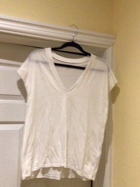 Frame Denim White V-Neck Short Sleeve Tee